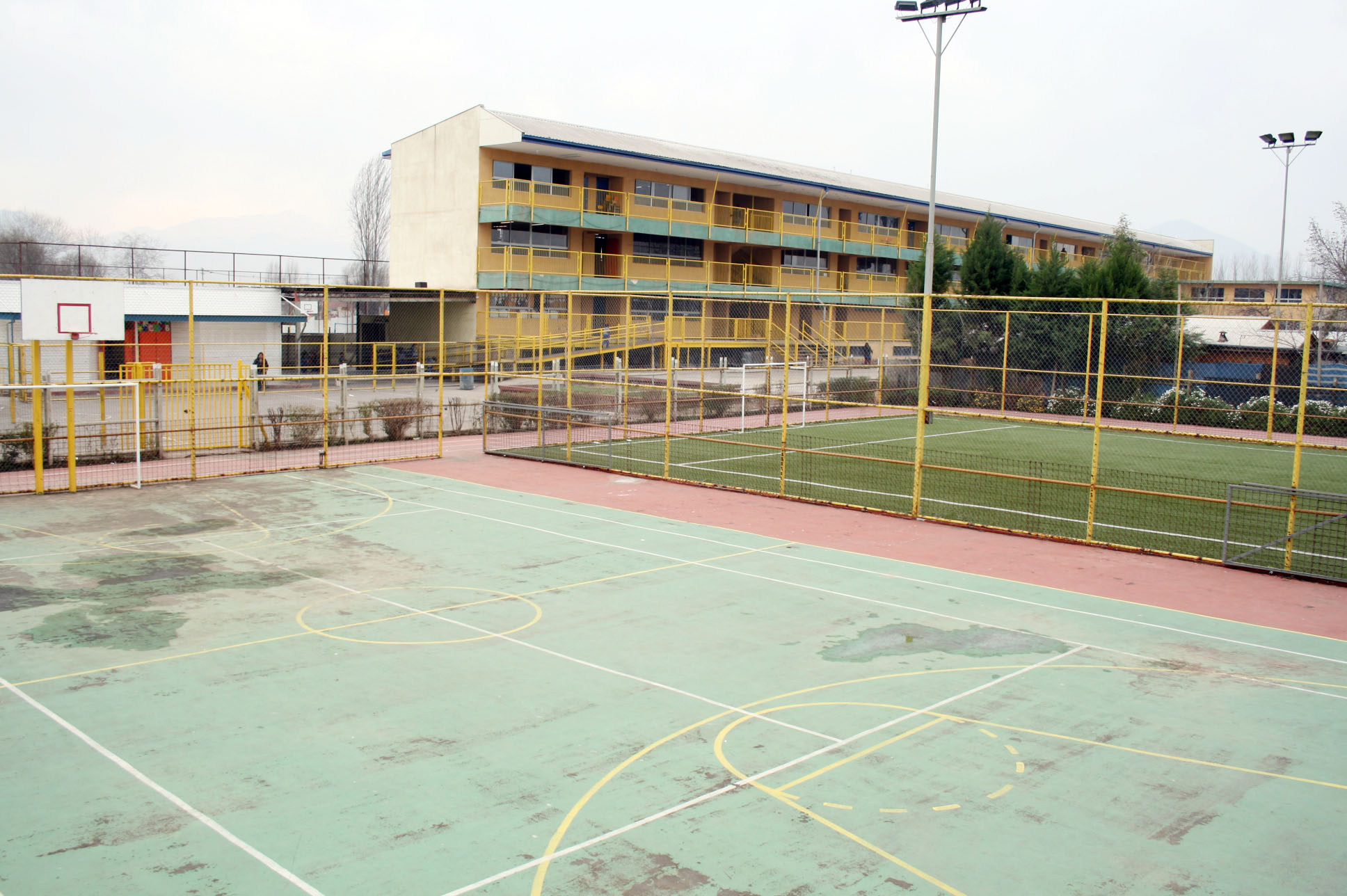 Canchas de cemento y de pasto